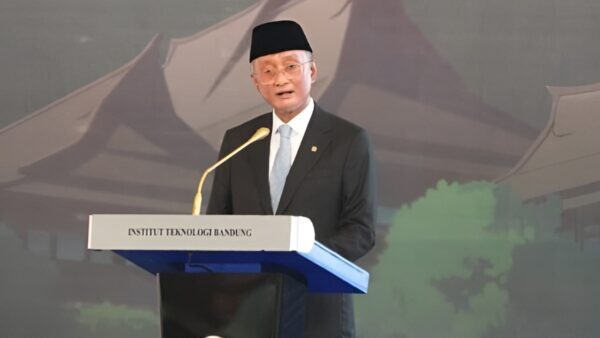 Menteri PU Dody Hanggodo saat menyampaikan pentingnya infrastruktur berkelanjutan di ITB.