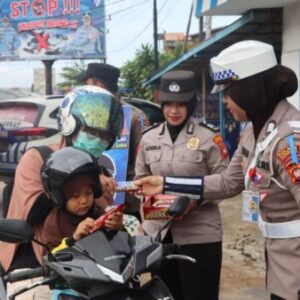 Operasi Zebra Kapuas 2025: Polres Ketapang Gencarkan Edukasi ke Pengendara