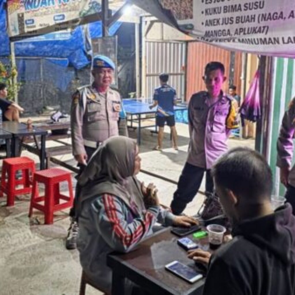Kapolsek Manis Mata Gelar Patroli Dialogis Cegah Kriminalitas
