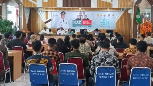 Sekda Ketapang Repalianto membuka pelatihan Satu Desa Satu Jurnalis di Kantor Bupati Ketapang.