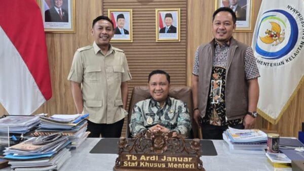 Wakil Bupati Pesawaran Antonius Muhamad Ali saat kunjungan kerja ke Kementerian KKP bahas pembangunan kampung nelayan.