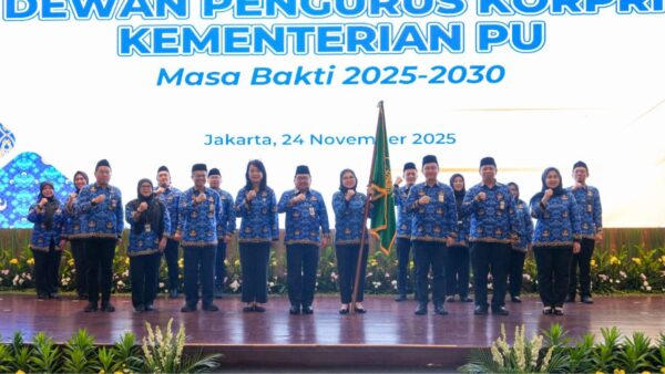 prosesi pengukuhan Dewan Pengurus KORPRI Kementerian PU periode 2025–2030