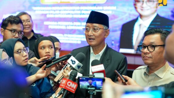 Menteri PU Dody Hanggodo memberikan kuliah umum tentang peran infrastruktur bagi ketahanan nasional di Lemhannas.