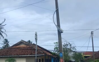 pju-pandeglang-hampir-jatuh