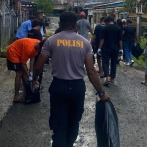 Sambut Hari Pahlawan, Polda Papua Barat Daya dan Warga Sorong Kompak Gelar Kerja Bakti