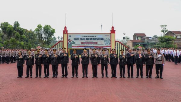 Wakapolda Sumut Brigjen Pol Rony Samtana pimpin upacara Hari Pahlawan 2025 di Mapolda Sumut