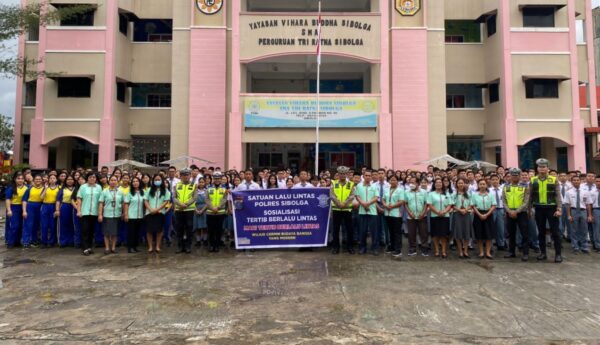 Sat Lantas Polres Sibolga mengedukasi pelajar SMA Tri Ratna tentang tertib berlalu lintas