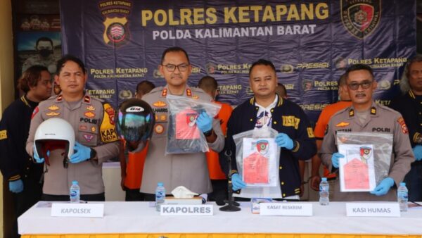 Kapolres Ketapang AKBP Muhammad Harris pimpin konferensi pers pengungkapan kasus curanmor