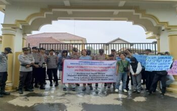 Aksi demo AMIRA Pandeglang menuntut pengusutan 1.213 PPPK paruh waktu diduga siluman di kantor BKPSDM.