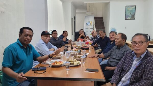 FWK menggelar diskusi publik tentang implementasi putusan MK mengenai polisi rangkap jabatan.