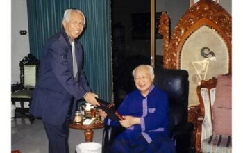 O.C. Kaligis berbicara mengenai pandangannya bahwa Soeharto layak menjadi pahlawan nasional.