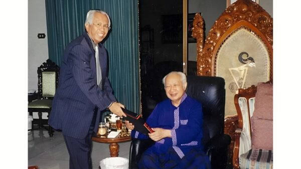 O.C. Kaligis berbicara mengenai pandangannya bahwa Soeharto layak menjadi pahlawan nasional.