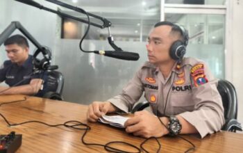 apolsek Medan Baru memaparkan strategi ungkap kasus curas dalam dialog Hallo Polisi RRI Medan.
