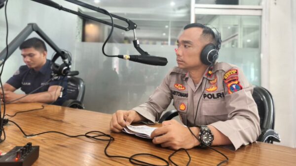 apolsek Medan Baru memaparkan strategi ungkap kasus curas dalam dialog Hallo Polisi RRI Medan.