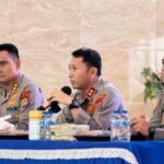 Karo SDM Polda Papua Barat Kombes Cepi Noval memberi arahan supervisi SDM di Polres Teluk Bintuni