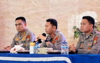 Karo SDM Polda Papua Barat Kombes Cepi Noval memberi arahan supervisi SDM di Polres Teluk Bintuni