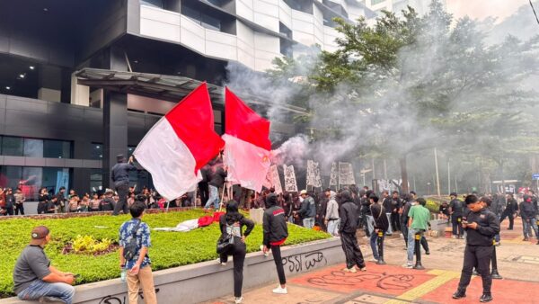 Aksi Ultras Garuda menuntut pembenahan PSSI di depan kantor PSSI Jakarta