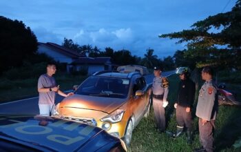 Respon Cepat Polres Ketapang Bantu Warga Mogok