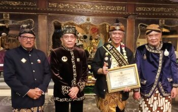 Abah Anton Charliyan Dianugerahi Sriraksa Kalpa Budaya
