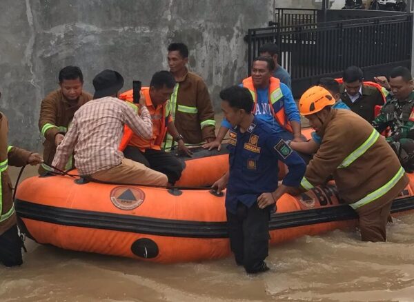 Banjir Rendam Rumah Warga di Pinggir Sungai Klekar Prabumulih, DPRD dan BPBD Turun Tangan