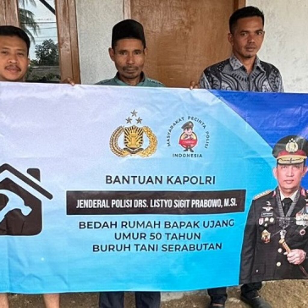 Kapolri Jenderal Listyo Sigit Bedah Rumah Warga Tidak Mampu di Sukamakmur Bogor
