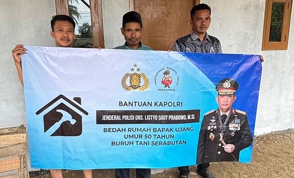 Kapolri Jenderal Listyo Sigit Bedah Rumah Warga Tidak Mampu