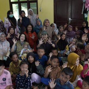 PalmCo Dirikan Posko Darurat dan Kerahkan Srikandi Berikan Layanan Kesehatan Kepada Pengungsi