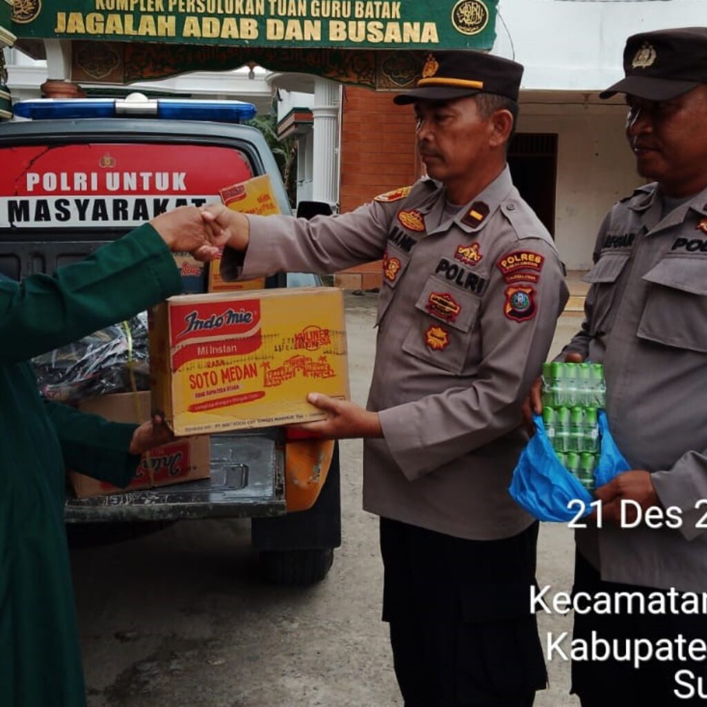 Peduli Korban Bencana, Polsek Tanah Jawa Salurkan Bantuan Kemanusiaan Melalui Tuan Guru Batak