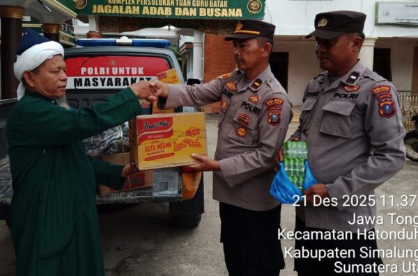 Peduli Korban Bencana, Polsek Tanah Jawa Salurkan Bantuan Kemanusiaan Melalui Tuan Guru Batak