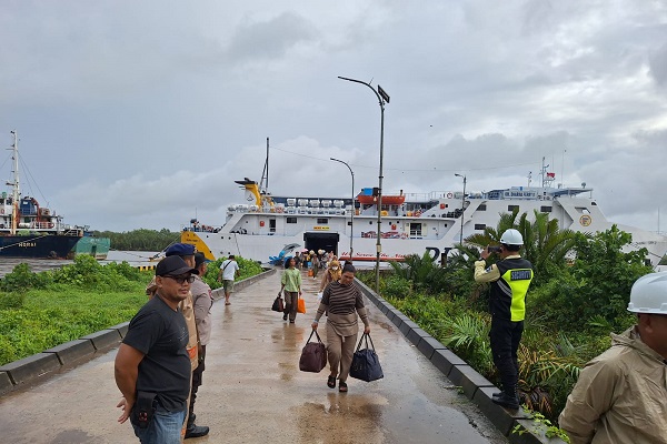 Polres Ketapang Amankan Kedatangan KM Dharma Ferry II