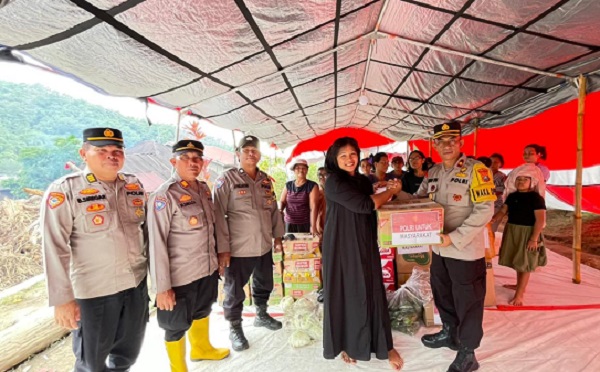 Polres Sibolga Salurkan Bantuan Korban Banjir dan Longsor,