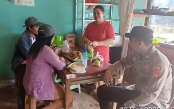 Polsek Meranti Gelar Patroli Siang Humanis, Dialog Langsung dengan Warga Landak