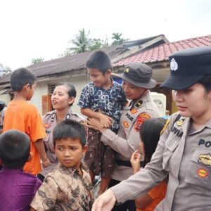 Pulihkan Trauma Anak Korban Bencana, Polwan Polres Padangsidimpuan Turun Langsung ke Batang Toru