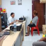 Yan Christian Warinussy Dampingi Tersangka Kasus ITE di Polresta Manokwari