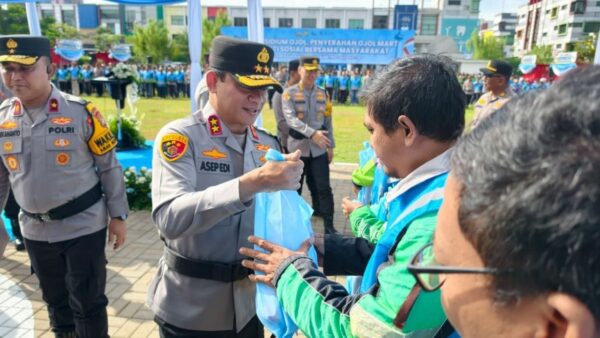 Kapolda Metro Jaya menghadiri Apel Presidium Ojol dan penyerahan Ojol Mart di Tangerang.