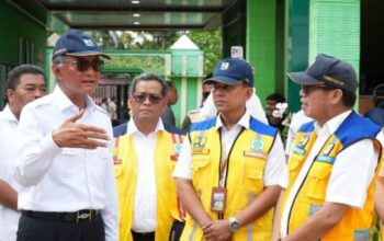 Presiden Prabowo tinjau pengungsi banjir Langkat