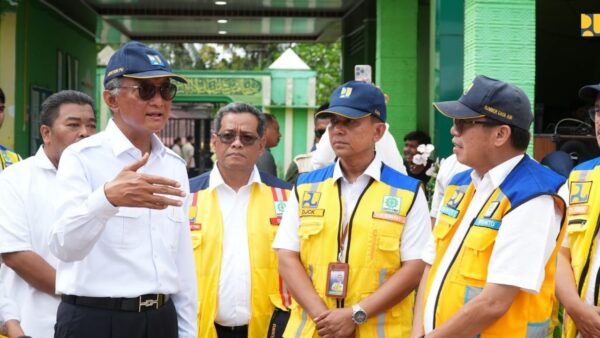 Presiden Prabowo tinjau pengungsi banjir Langkat