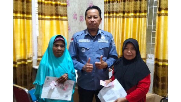 Kepala Desa Aur Duri Muslim menjelaskan kebijakan bantuan sosial untuk warga