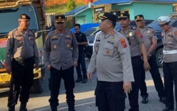 Pengiriman tiga truk bantuan Polres Labuhanbatu Selatan untuk korban Batang Toru