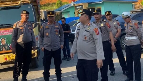 Pengiriman tiga truk bantuan Polres Labuhanbatu Selatan untuk korban Batang Toru
