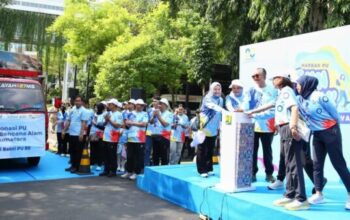 Penyaluran bantuan Kementerian PU untuk korban bencana di Aceh, Sumut, dan Sumbar.