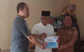 Penyaluran BLT Dana Desa Cirinten Tahap 4 kepada warga penerima manfaat