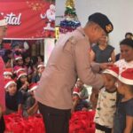 Brimob Polda Sumut berbagi kasih Natal kepada pengungsi bencana di Tapanuli Utara