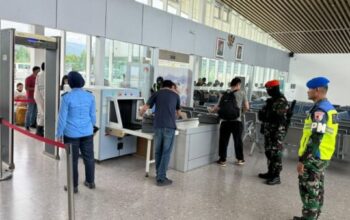 Satgas TNI AU mengamankan sampel nikel Dangerous Goods di Bandara Weda Bay