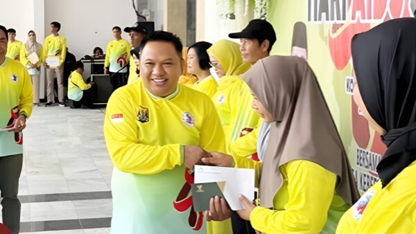 Ketua DPRD Sukabumi Budi Azhar Mutawali menghadiri peringatan Hari AIDS Sedunia 2025 di Pendopo Sukabumi.