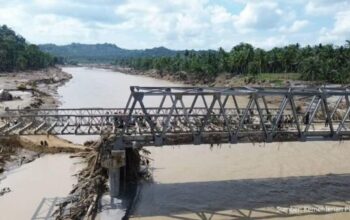 Pemasangan jembatan Bailey oleh Kementerian PU dan TNI di Aceh