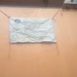 Papan proyek SDN Soreang 01 dipasang tinggi dan sulit dilihat masyarakat