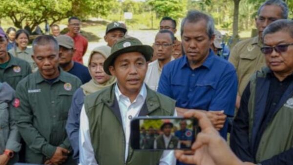 Krisis Gajah Tesso Nilo dan banjir Sumatra memicu kritik publik terhadap Raja Juli.