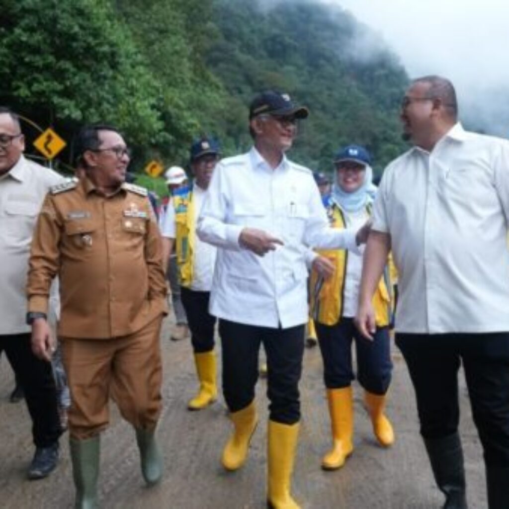 Menteri PU Dody Hanggodo Tinjau Ruas Malalak–Lembah Anai, Prioritas Pemulihan Akses Pasca Bencana