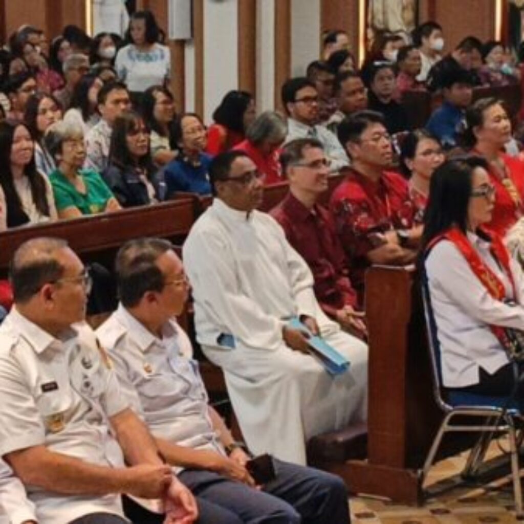 Makna Kandang Natal dari Bahan Daur Ulang Warnai Misa Natal Gereja Hati Kudus Yesus